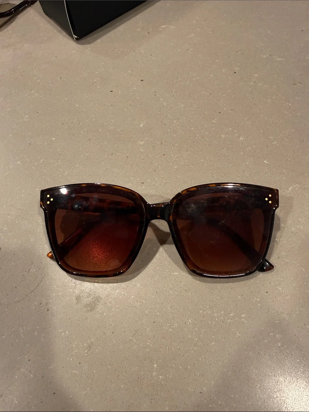 Vince Camuto Tortoiseshell Brown Women's Sunglasses - Classic Square Frame